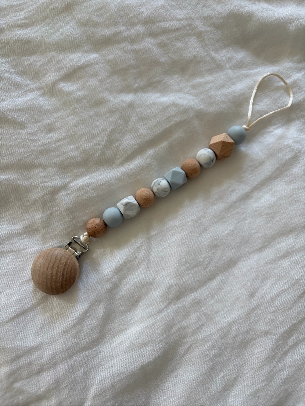 NWOT Silicone & Wood Bead Pacifier Binky Clip